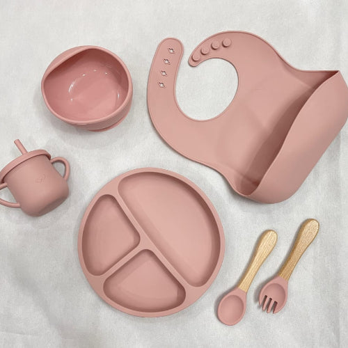 Silicone baby feeding accessories set in Pakistan